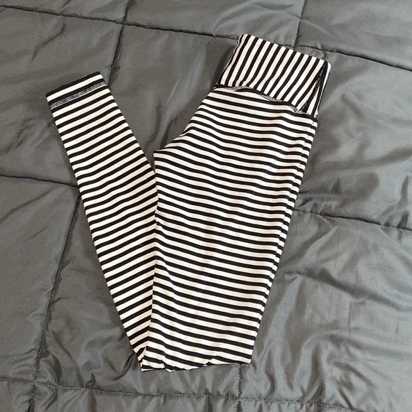 Lululemon Wunder Under Leggings - Picture 7 of 8